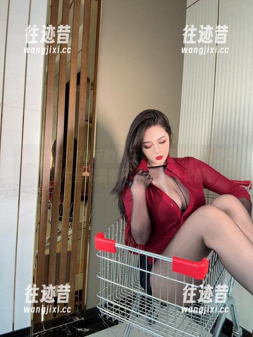 微密圈 - 120斤的小王同学最新制服登场，图片里藏着的不止是一件衣服。