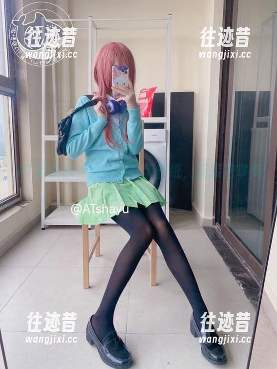 AT鲨的旗袍：一幅高清壁纸，直接把审美拉到顶点。