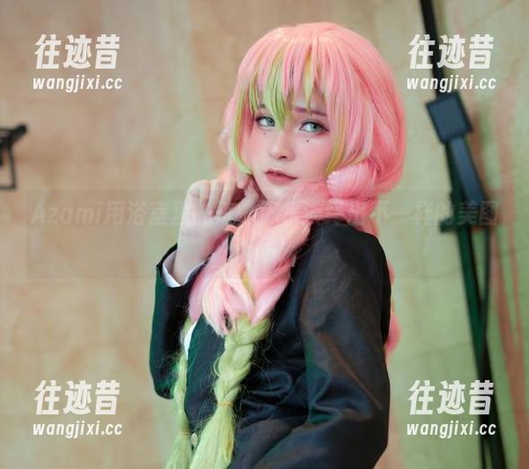 Azami用浴室里的每一滴水演绎出不一样的美图作品！