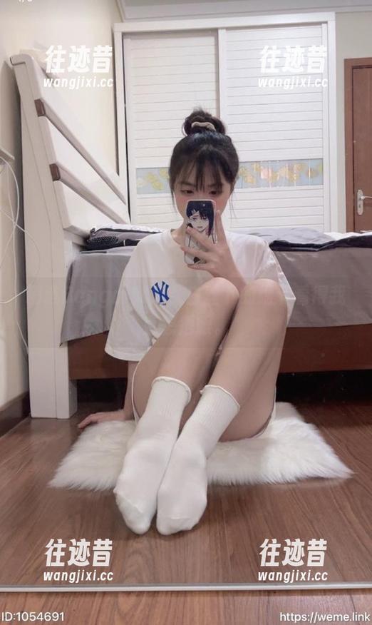 精选Bangni邦尼，白丝下的细节看得我直想捂眼。