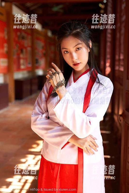 MiiTao蜜桃社 - 还以为只是在玩自拍，没想到这是默默Momo的高清姐姐照！