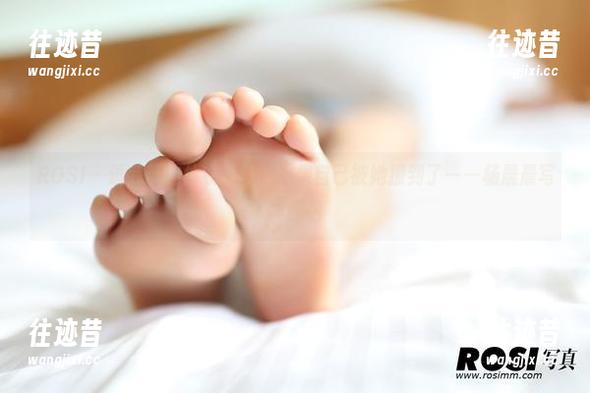 ROSI - 逗我带连体衣出门，结果自己被她撩到了——杨晨晨写真图包