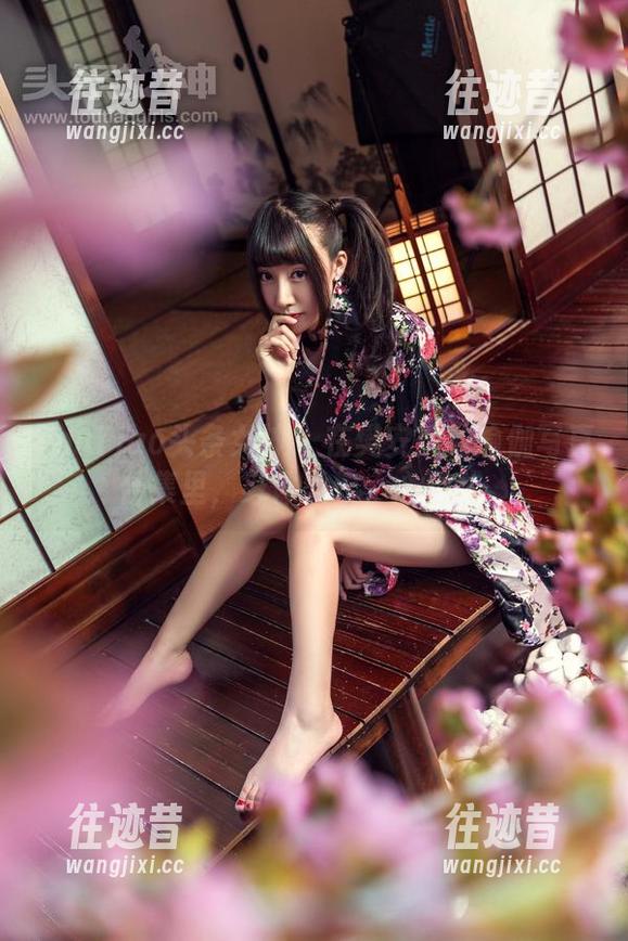 TouTiao头条女神 - 在樊安妮的瑜伽写真合集里，身体柔软，心更乱。
