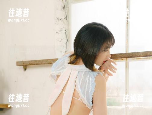 看这一抹Uhye(이유혜)的粉色，原图里的情愫你能读懂吗？