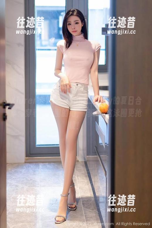 Xiuren秀人网 - Suki_baby的夏日合集：穿着游泳圈的她，妈呀，这泳圈更抢镜！