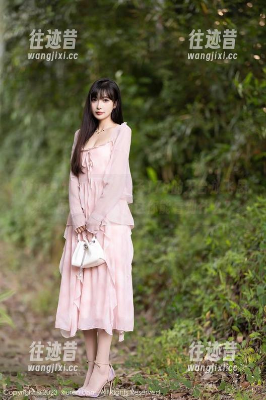 Xiuren秀人网 - 柚子178的天台放飞思维：原图更新，搁这你能看到什么？