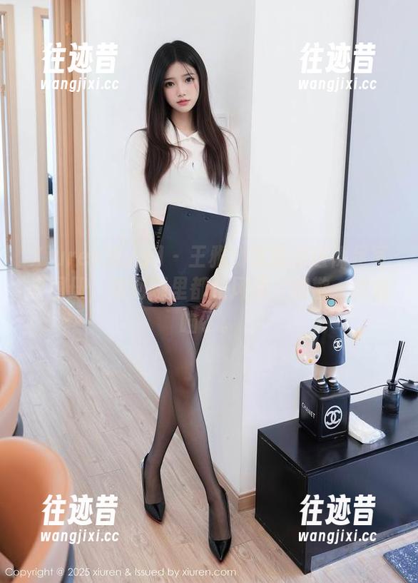 Xiuren秀人网 - 王雅姗是我你这裸足写真图册，走到哪里都是风景，抱歉，我偷瞄了。