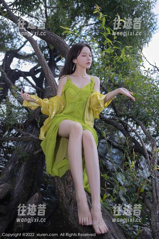 Xiuren秀人网 - 学姐写真里有种让人熟悉的感觉，绮里嘉Carina把美图拍得这么自然，真是怀旧。
