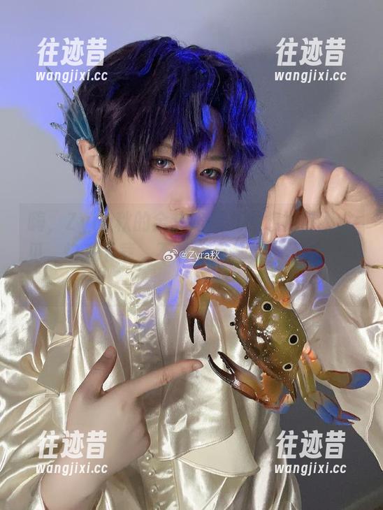 嗨，Zyra秋的全套路易九世旗袍可不常见，快来下载，不然我走三步都不敢出门了！