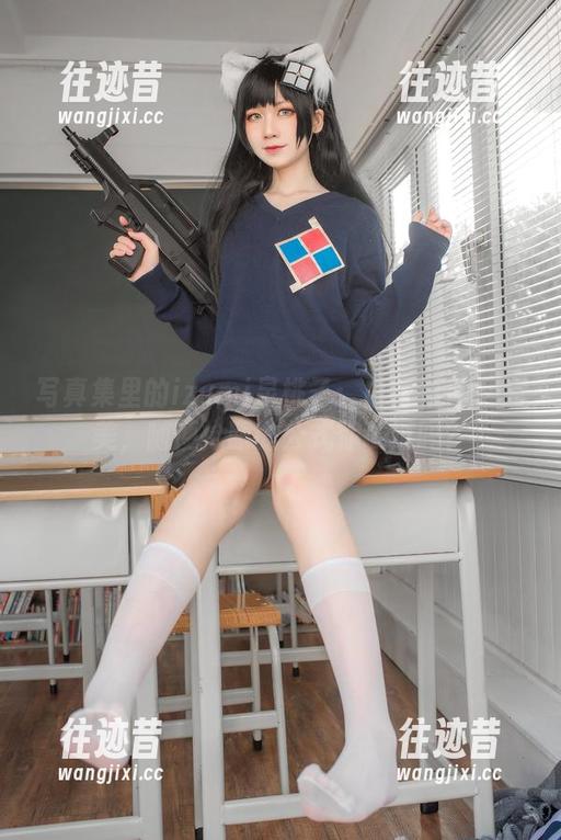 写真集里的izumi泉桃子：白衬衫+她=完美，随便抢眼的公式你试过吗？