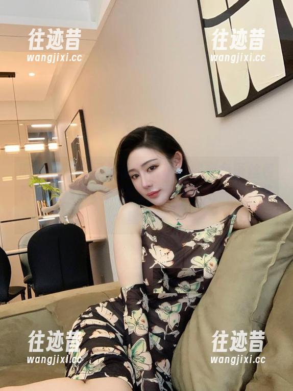 微密圈 - 不爱笑的赛琳说她的蓝色蕾丝包臀裙让我在线惊呼，原图证明这一切并非虚构！