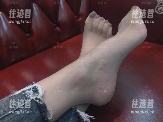 微密圈 - 帽子都要脱掉的写真集，丝月神驾驭皮裤和细带的高跟网袜太俏了！