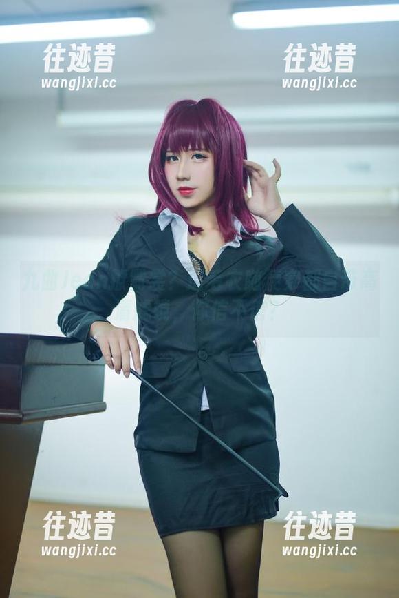 九曲Jean 九曲Jean撩霓裳?这毛衣随便穿都自带高清滤镜,你信不信?