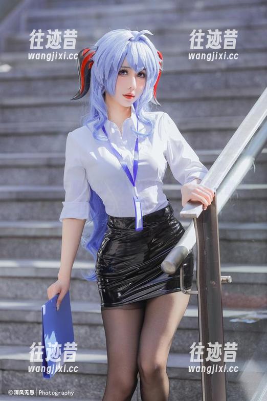 精选水手服：仙女月说她只是在码头散步，但我有另一个想法……