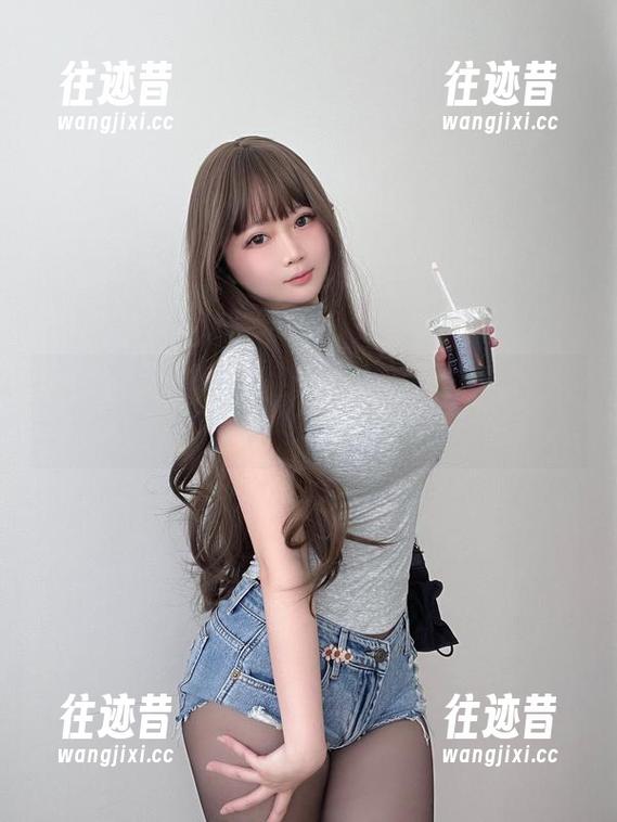 谁说免费的不值钱？依依超级懒的爱岩套图可是用心之作哦！