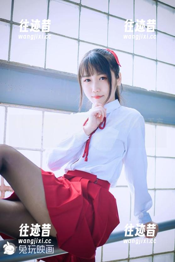 兔玩映画的分享：穿着制服，在树荫下有多自在
