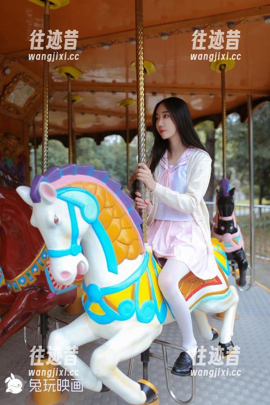 在线等你，兔玩映画带来的蕾丝袜制服裙，谁能拒绝这样精致的邀请？
