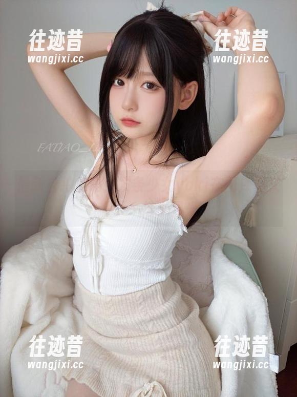 最新自拍加码！发条少女yoki在图库里又撒了一堆小星光