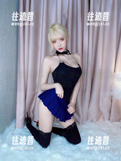 啾小妍Deer 啾小妍Deer写真作品:这一双足真是...好似在说话