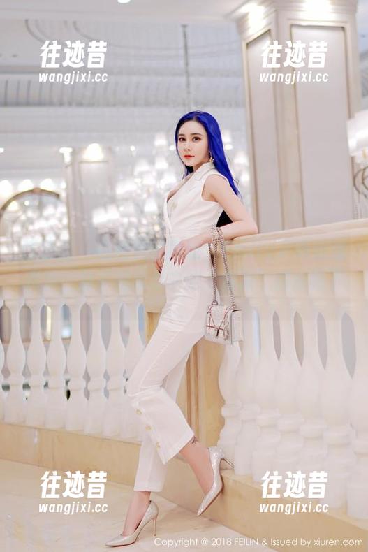 嗲囡囡 - 白色美图再现，Emily尹菲这波操作，似乎把我心中的“清凉”都点亮了。
