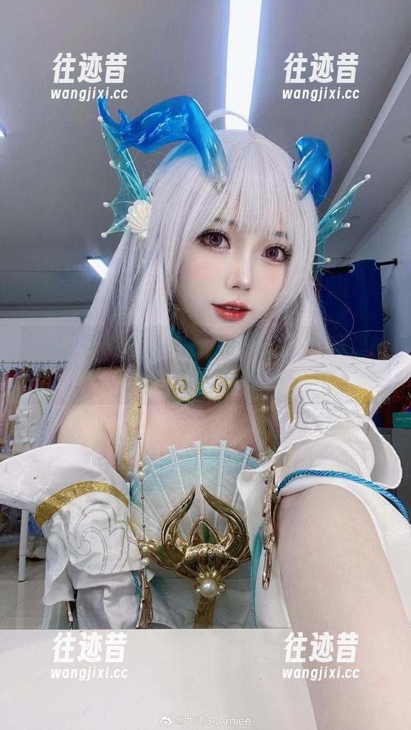 这组大肉丸Amiee的校服私拍，套图里的每一张都令我晕晕的！