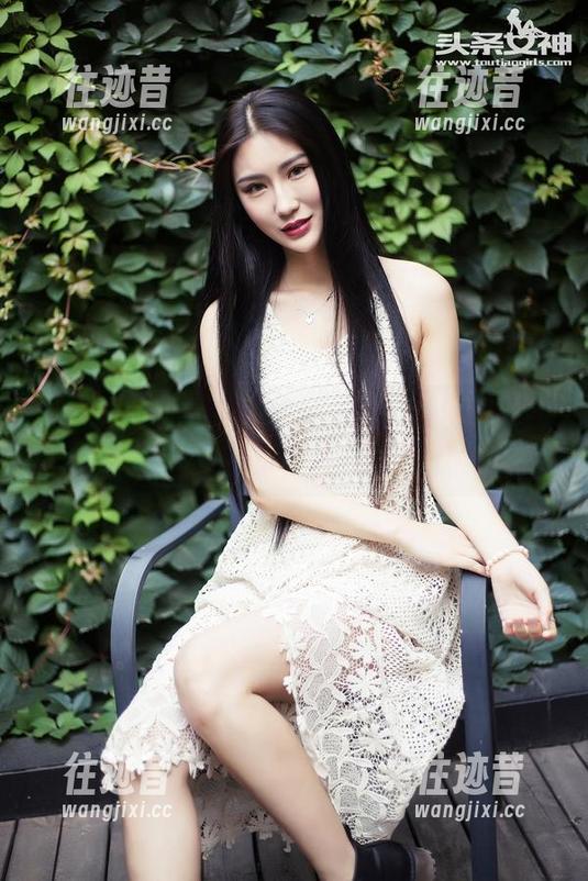 头条女神 - 高韩菲的私拍，谁说清纯不能带点小俏皮呢？