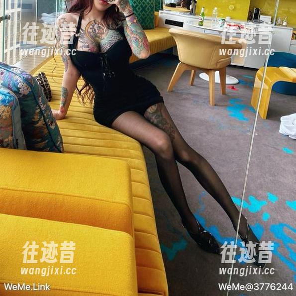 微密圈 - 又见奈斯希希，圣诞图集真不错，当然要下载啦！