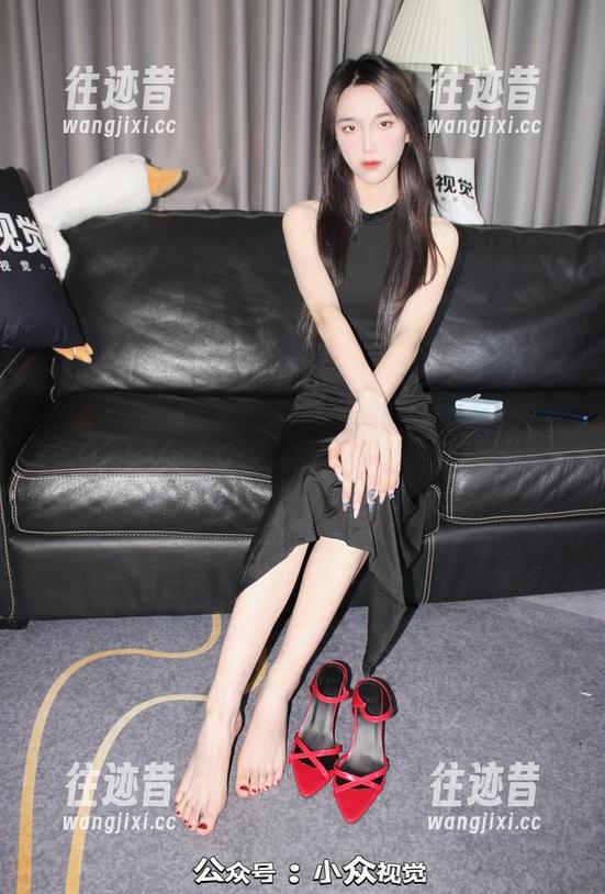 小众视觉 - JK写真更新，思思姐的这套造型也太接地气了吧？