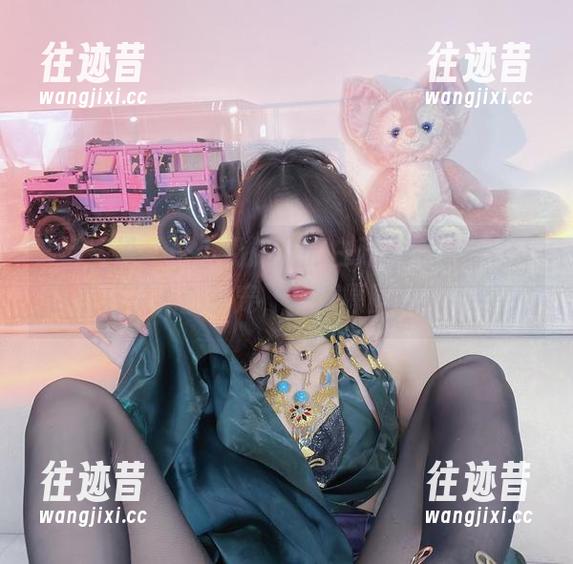 实话实说，小小奶瓶儿的白开水毛衣，一不小心成了我的新宠，高清原图期待不断。