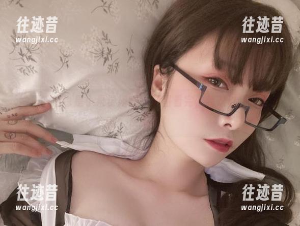 她是空姐也是小泉学姐吖，原图看完，我难以置信我还没买票！