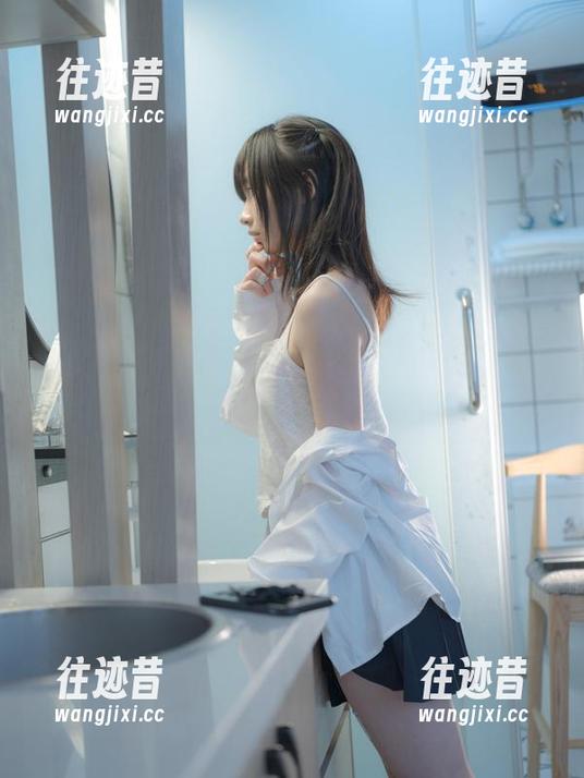 少女秩序精选：在天台上，JK制服和微风的对话