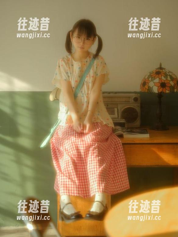 用幼水铃衣的视角看初音未来，兔子洞里的写真实在让人想多看几遍？