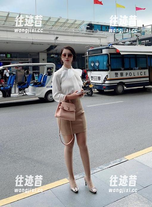 微密圈 - 问君何故？张老师的女神图册全免费！