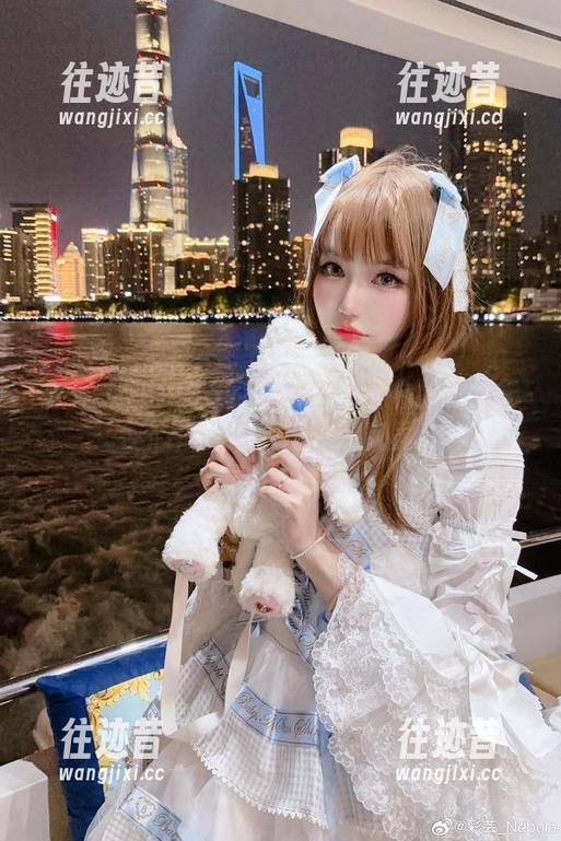 彩芸_Nebula的壁纸：原图中那颗伪天使心，真让人想一探究竟！