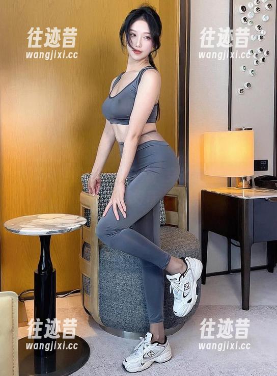 抖娘利世的黑护士写真，穿的是白色吗？真好奇