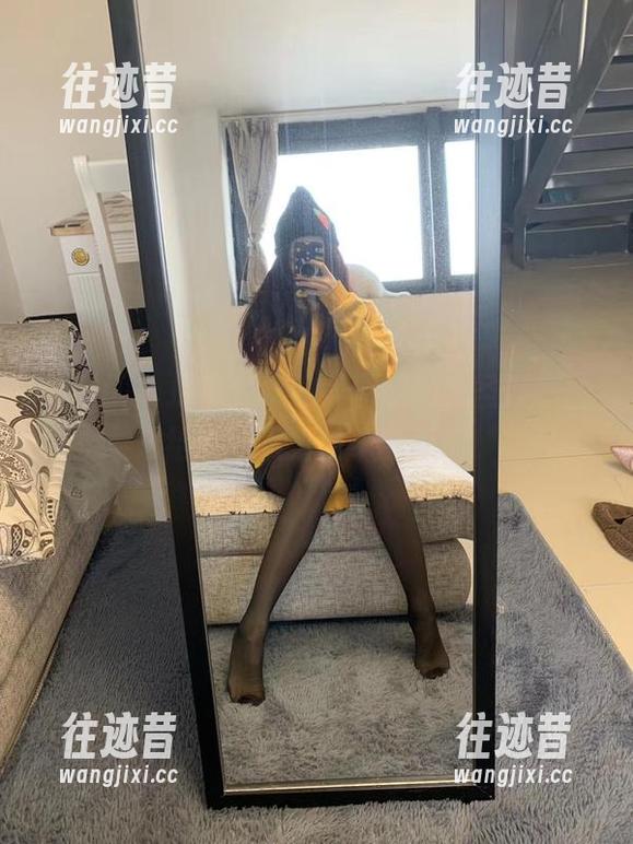 微密圈 - 提袜少女的美图时刻，圣诞套图送给追冰淇淋的小可爱们！