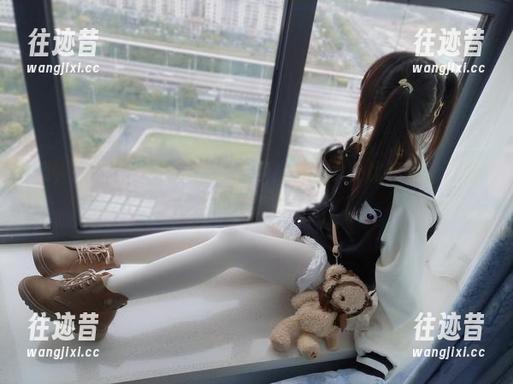 噢，摇摇乐yoyo的美图来了！紫色女仆比基尼，这滋味太特别了。