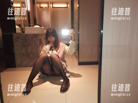 跳进无颜小天使wy的OL全集，办公室美图不停歇！