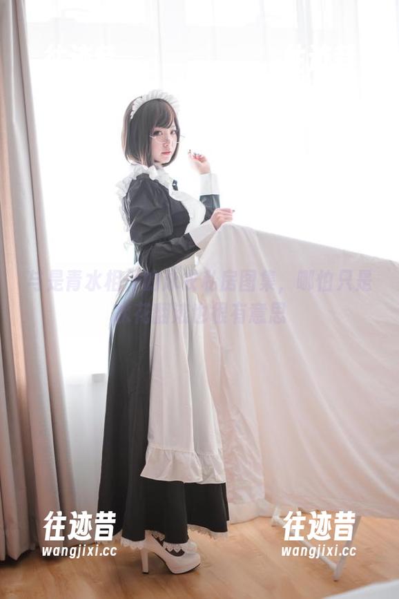 与是青水相伴的泳衣私房图集，哪怕只是水花翻滚也很有意思