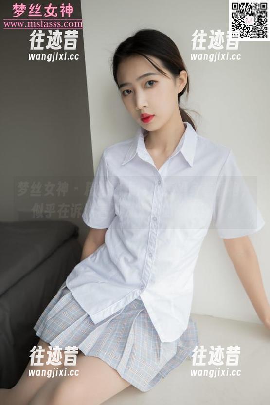 梦丝女神 - 精选图库：小唐嫣身着旗袍，似乎在诉说着不为人知的“紧张”。