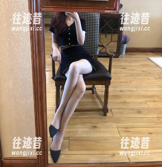 微密圈 - “梦里一只喵”携手睡衣女友，今天的壁纸太会撩了吧？