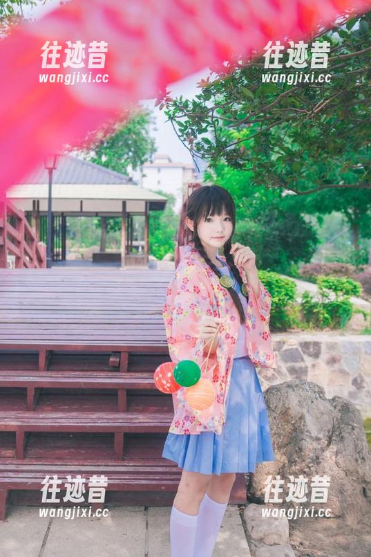壁纸？更像是樱群驾驭的小木马，随便一转就迷了？