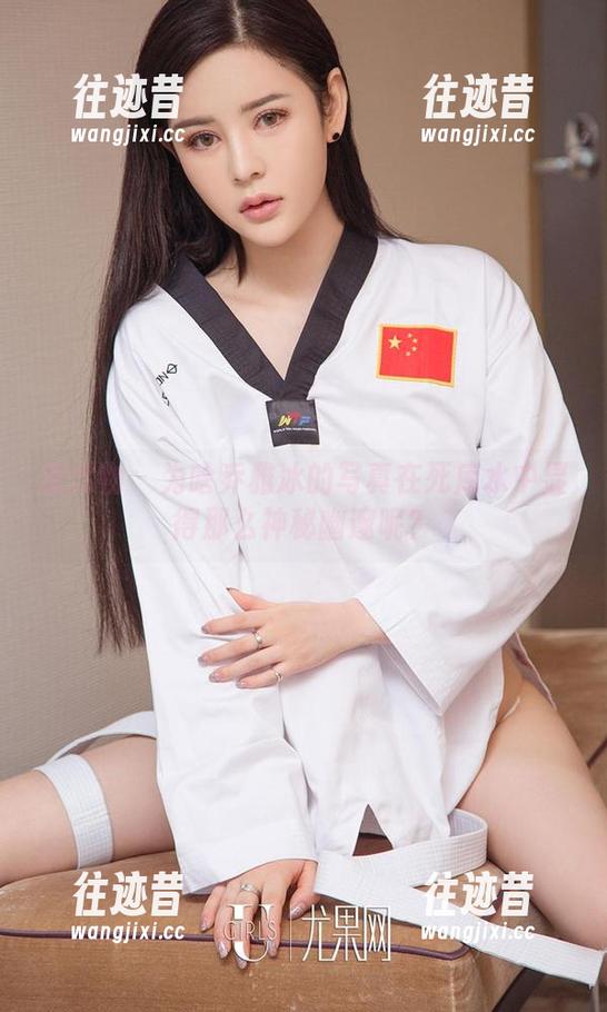 爱尤物 - 为啥乔雅冰的写真在死库水中显得那么神秘幽邃呢？