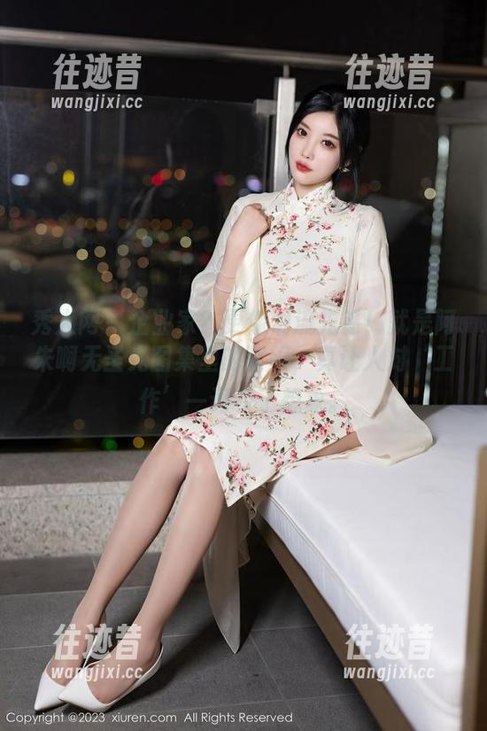 秀人网 - 企业家？更像潮流先锋！就是阿朱啊无圣光图集里的制服，真让人对‘工作’一词有了想象。