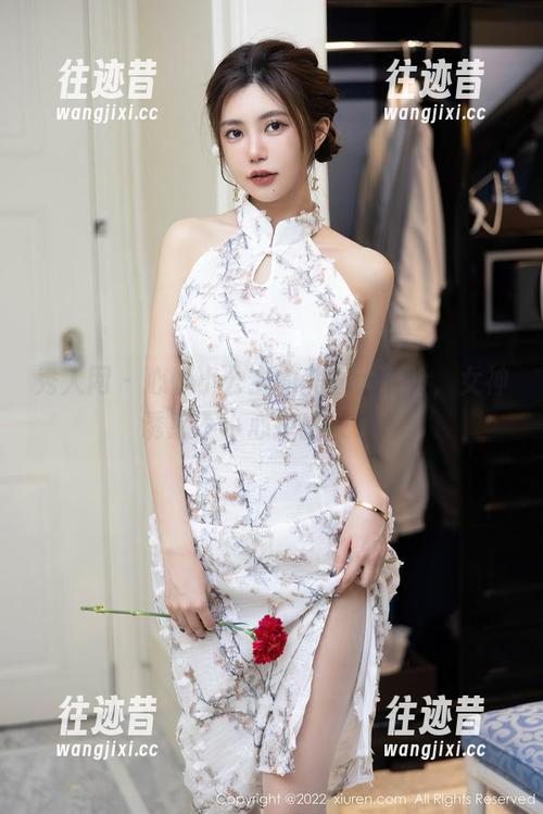 秀人网-心妍小公主 秀人网 - 心妍小公主的美图大冒险,女神诱惑不小心掉出来了!