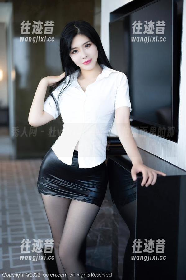 秀人网 - 杜viki与清纯：私拍画面里的那一丝俏皮
