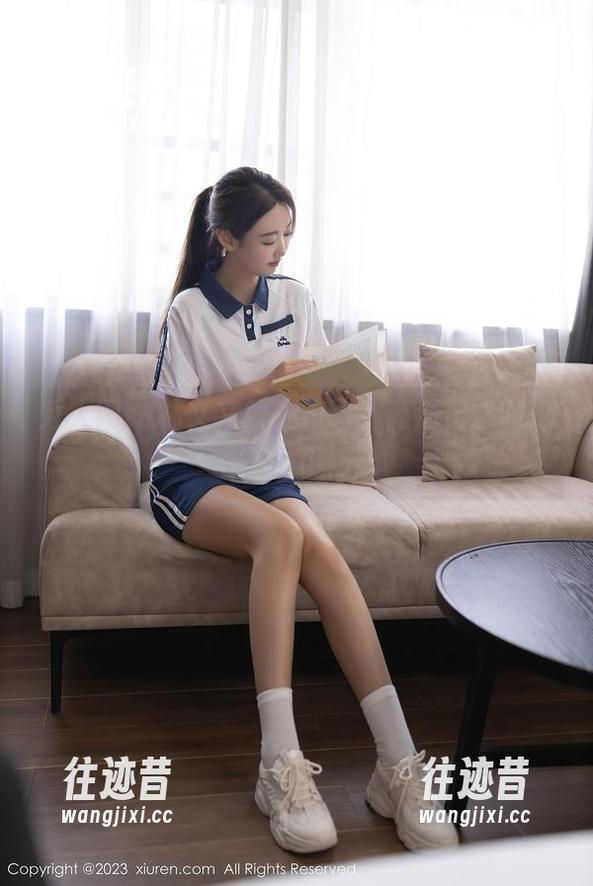 秀人网 - 林文文换上校服，高清记录我心中的小小悸动