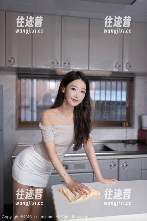 秀人网 - 今天的蓝夏Akasha带来了水手服套图更新，真想问她有没有船票！