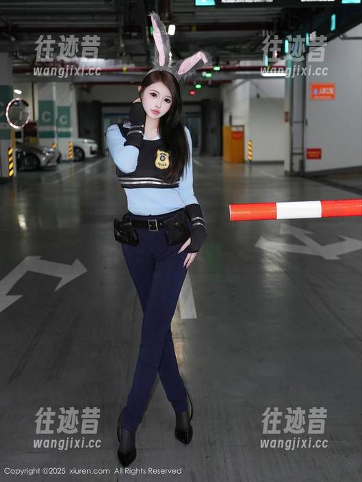 秀人网-赵万灵 秀人网 - 谁说睡衣只是家居服?赵万灵在线原图带你颠覆认知!