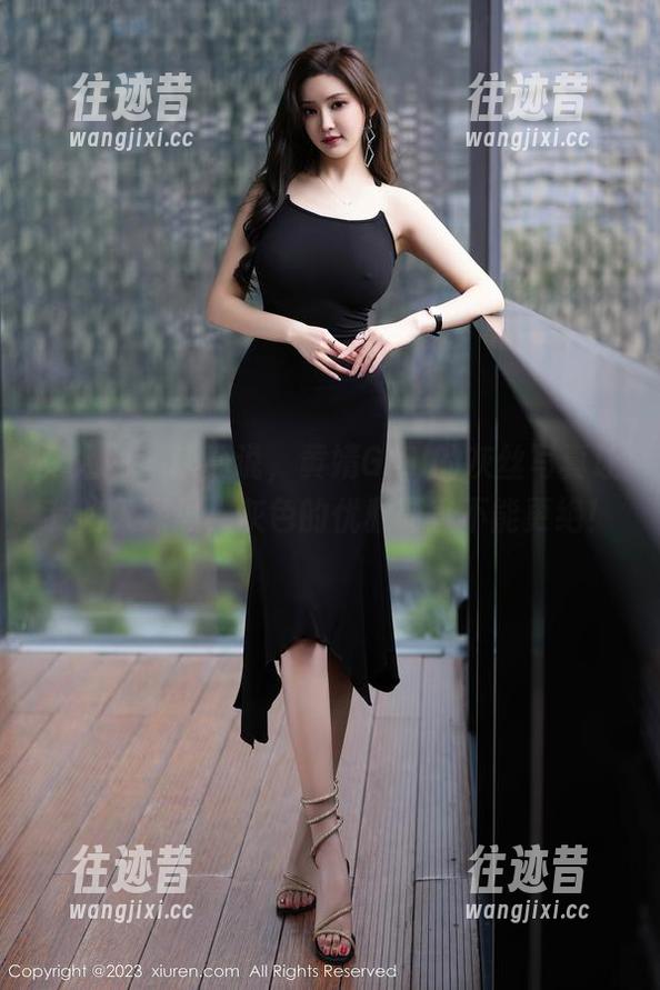 秀人网-黄婧GIGI 秀人网 - 认真说,黄婧GIGI的灰丝写真让我陷入深思,灰色的优雅简直不能更绝!